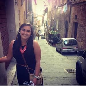 Meet your Posher, Laura
